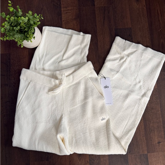 ALO Yoga Pants - 🆕 Alo Yoga Snuggle Up High-Waist Wide Leg Pants